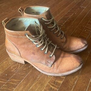 Frye Women's Carson Lace-Up Tan Leather Ankle Boots